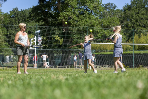 Camping Les Alicourts Resort- tennis