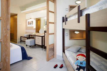 kindvriendelijk-hotel-esperides-beach-4-in-faliraki-griekenland (9).jpg