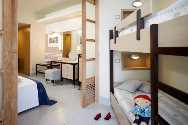 kindvriendelijk-hotel-esperides-beach-4-in-faliraki-griekenland (9).jpg