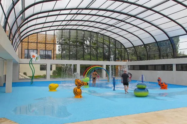 Camping La Croix du Vieux Pont in Berny Rivière (vlak bij Disneyland Parijs) 