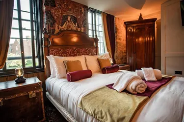 Hallow and Crux hotel