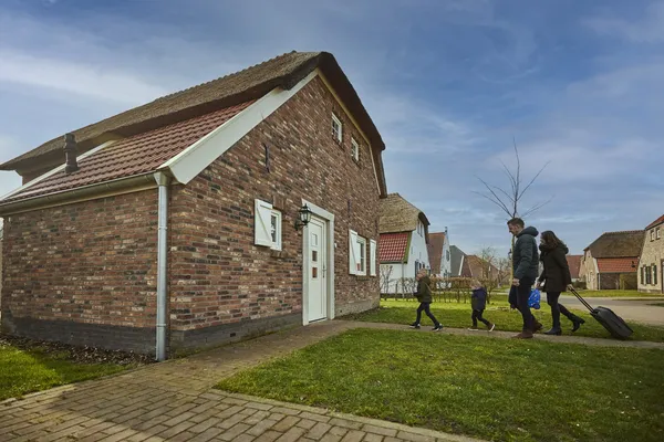 Vier Sinterklaas bij de Leistert