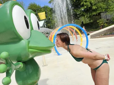 Linda kust een kikker in het waterparadijs van Altomincio Village