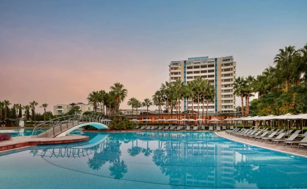 Barut Lara Resort Spa & Suites in Lara - Turkije