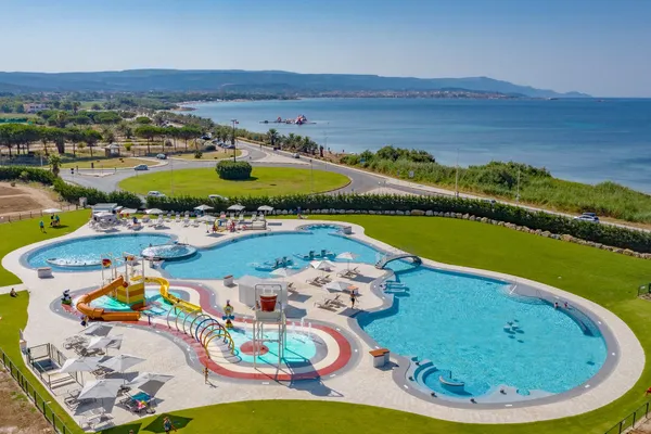 Zwembad van camping Laguna Blu op Sardinië