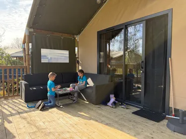 REVIEW: Nola en Moos checken Kampeerdorp de Zandstuve