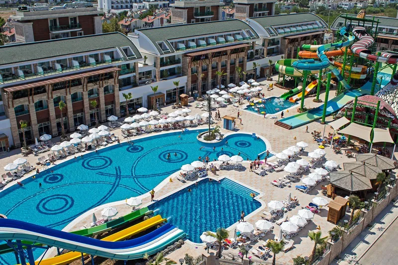 crystal-waterworld (2).jpg