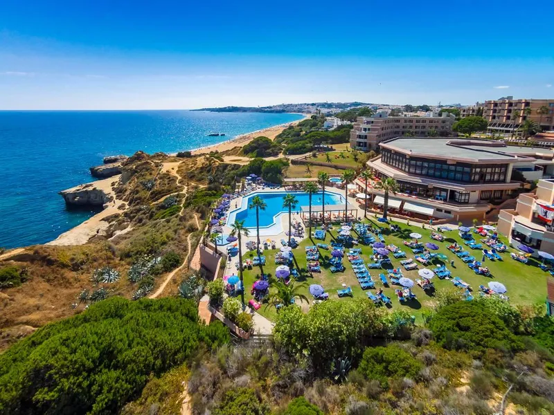 Auramar Beach Resort