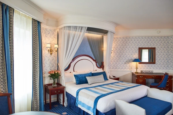 Disney's Newport Bay Club