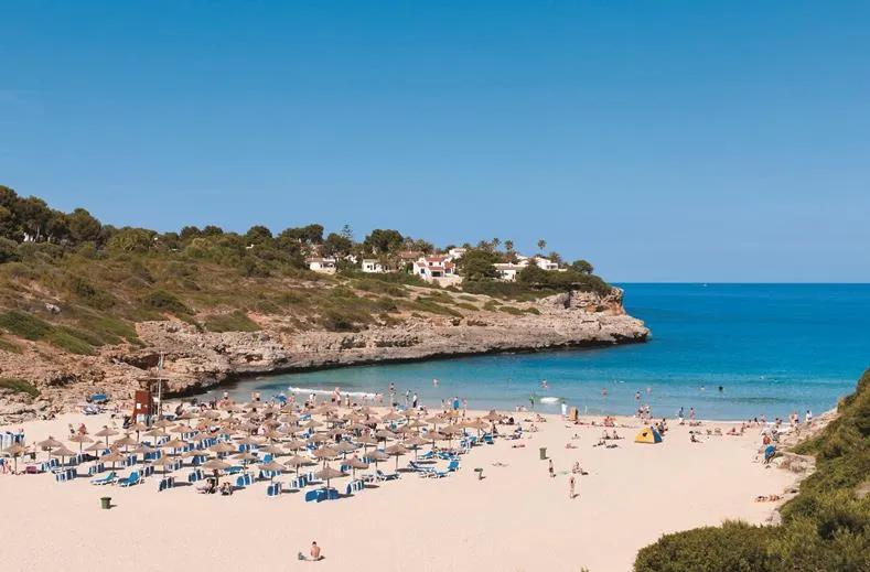 Hotel Cala Mandia