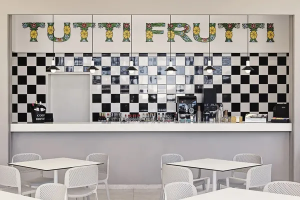 kindvriendelijk-hotel-esperides-beach-4-in-faliraki-griekenland (18).jpg