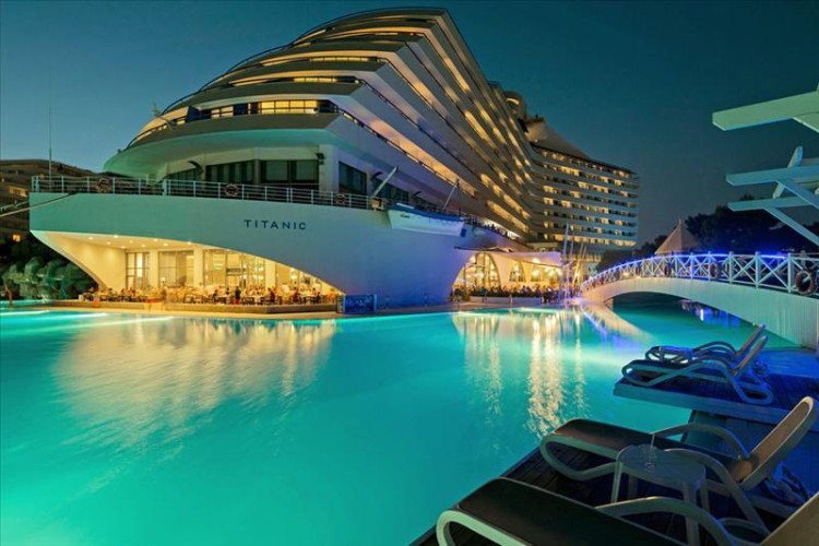 Hotel Titanic Deluxe Lara