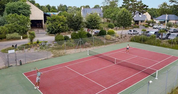 Les Deux Fontaines - tennisbaan