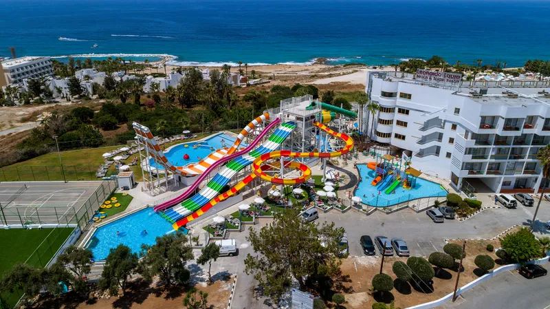 SPLASHWORLD Leonardo Laura Beach & Splash Resort 