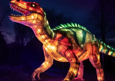 Terracotta en Goudkleur Elegante Stijl 90e Verjaardag Uitnodiging Liggende Kaart (38).png