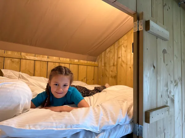 REVIEW: Nola en Moos checken Kampeerdorp de Zandstuve