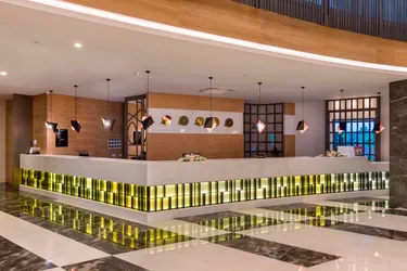 Hotel Side Crown Sunshine