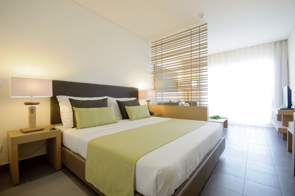 Hotel Oasis Salinas Sea