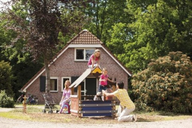 kinderbungalow-speeltoestel-landal-stroombroek.jpg