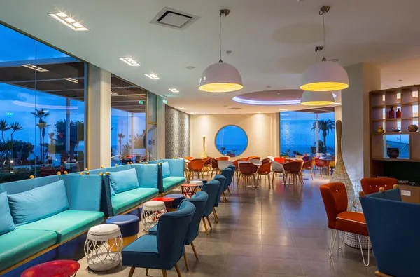 SPLASHWORLD Leonardo Laura Beach & Splash Resort 