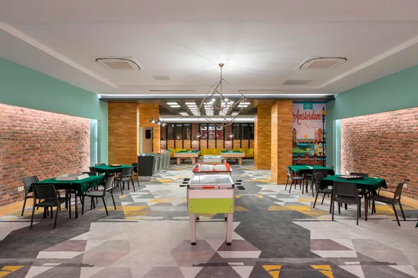 Hotel Side Crown Sunshine