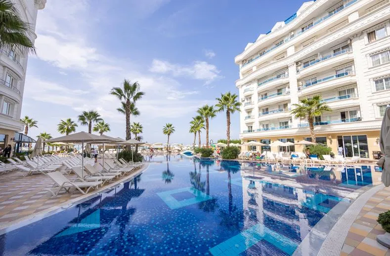 Grand Blue Fafa Resort 