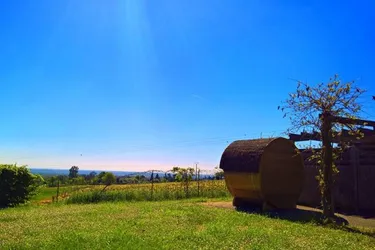 Camping La Grappe Fleurie - accommodatie en uitzicht