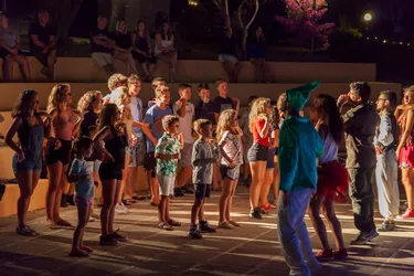 Kinderanimatie in de avond