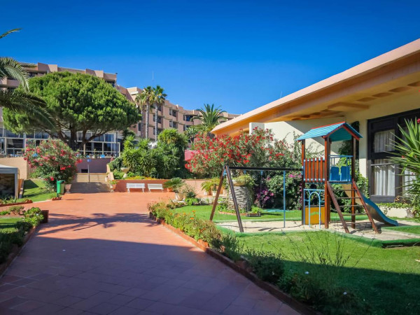 Auramar Beach Resort