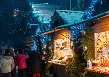 Terracotta en Goudkleur Elegante Stijl 90e Verjaardag Uitnodiging Liggende Kaart (6).png