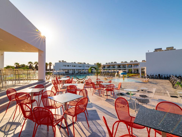 Spark Hotel Lambi Resort (2) - hoofdfoto.jpg