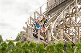 Plopsa De Panne - houten achtbaan2.jpg