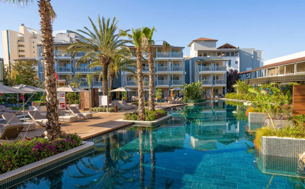 Barut Lara Resort Spa & Suites in Lara - Turkije
