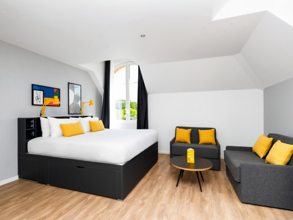 Staycity Aparthotel & Villa Park