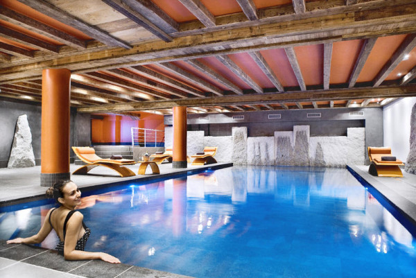 Wintersport kinderen, Hotel CGH Les Suites du Nevada, zwembad