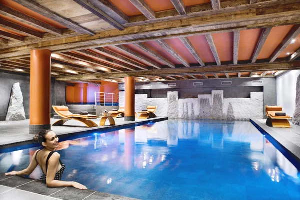 Wintersport kinderen, Hotel CGH Les Suites du Nevada, zwembad