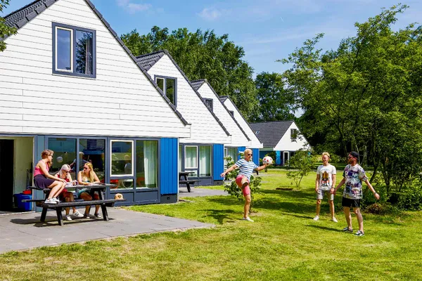 Overnachten bij Walibi Village