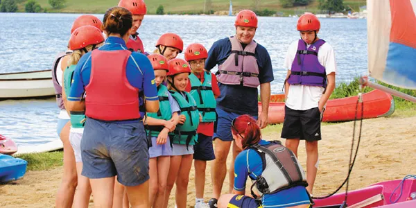 Zomervakantie tieners naar een club vol avontuur