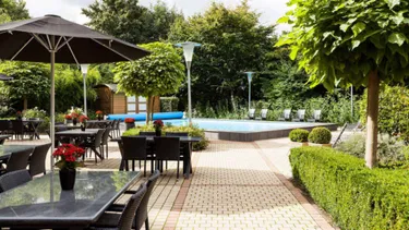 Novotel-Hotel-Maastricht-Terras-overdag-leeg.jpg