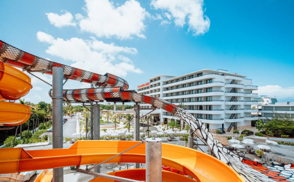 Mangrove Beach Resort aquaparl