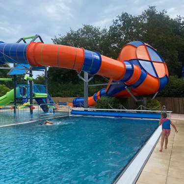 Greyscale and Gold Modern Minimalist Lifestyle Blogger Instagram post (1).png