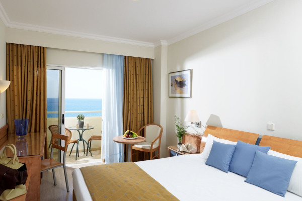 kindvriendelijk-hotel-esperides-beach-4-in-faliraki-griekenland (8).jpg