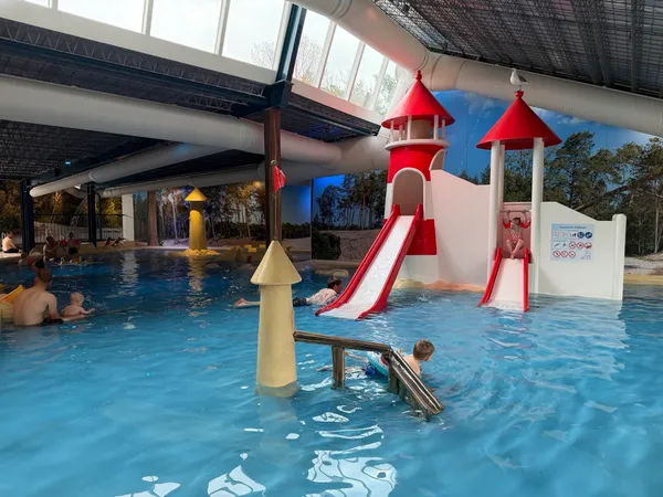 REVIEW: Nola en Moos checken Kampeerdorp de Zandstuve