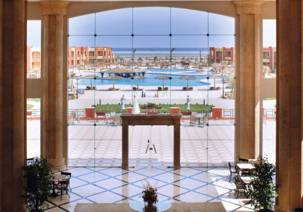 Hotel Royal Tulip Beach Resort