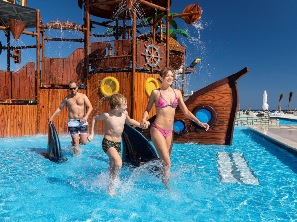 three corners happy life, zwembad