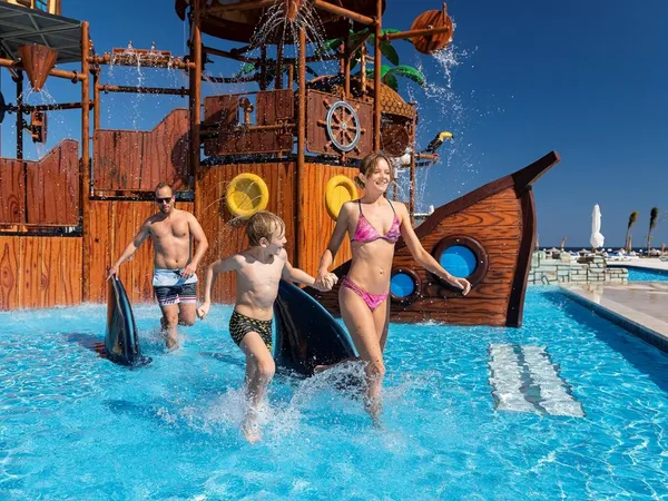 three corners happy life, zwembad