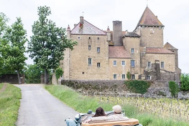 Camping La Grappe Fleurie - kasteel