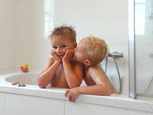 Lekker in bad in de kindvriendelijke bungalow op buitenhof de leistert