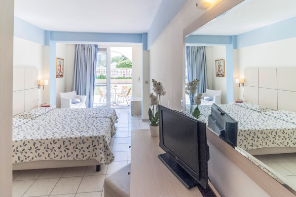 hotel-messonghi-beach (9).jpg