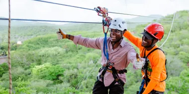 NIEUW op Curaçao: Jandino opent zipline boven Hòfi Mango natuurpark 